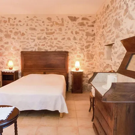Stone On An Active Wine Growing Estate *
